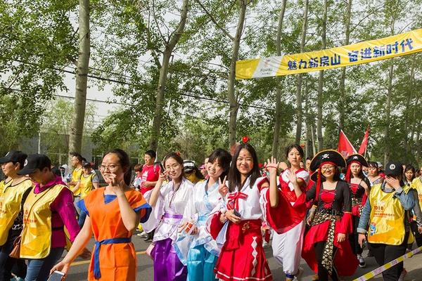 A new study revealed that excessive social media use is linked to feelings of loneliness in teens