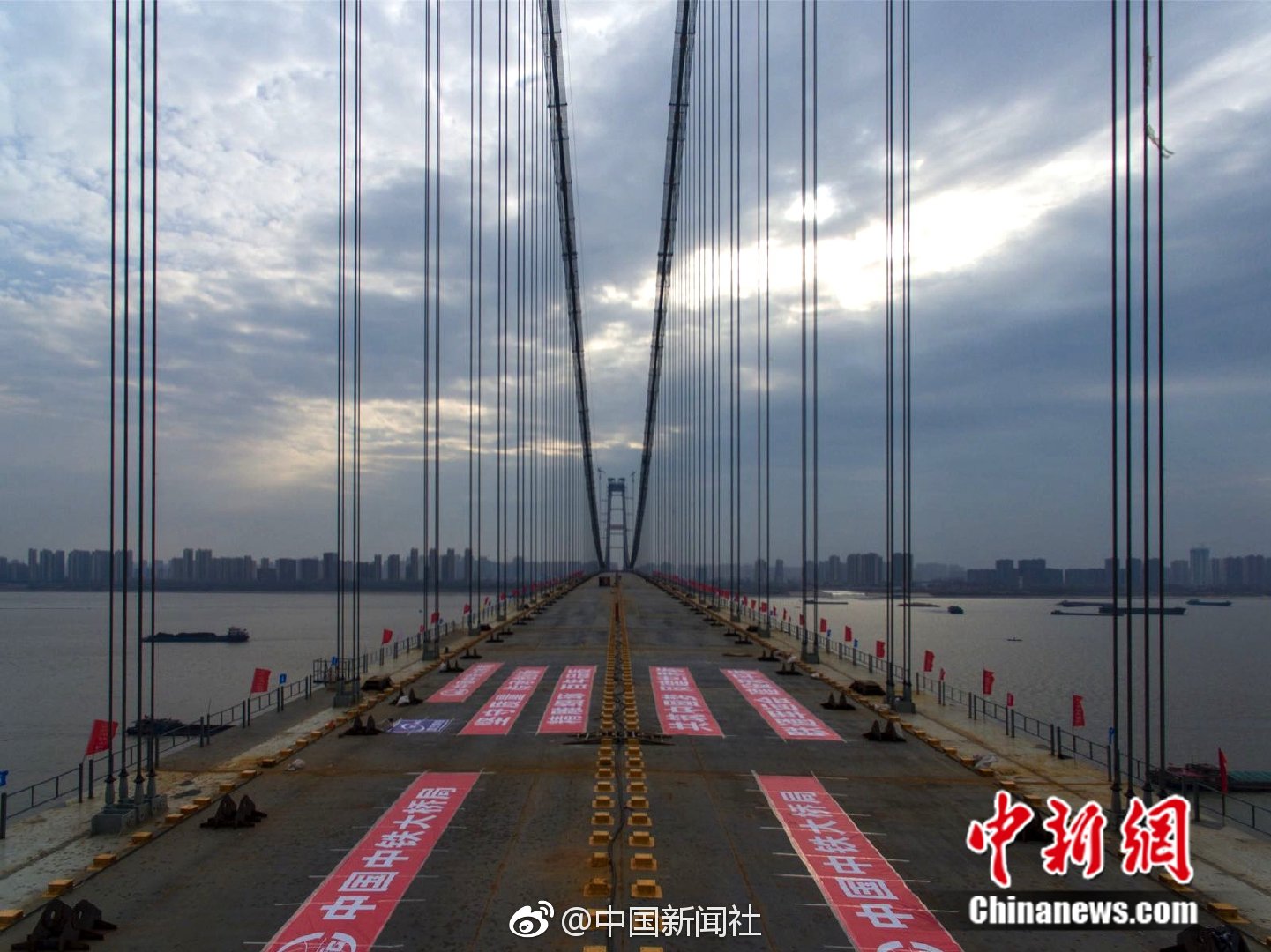 A pet store started offering fish tank maintenance services for busy owners