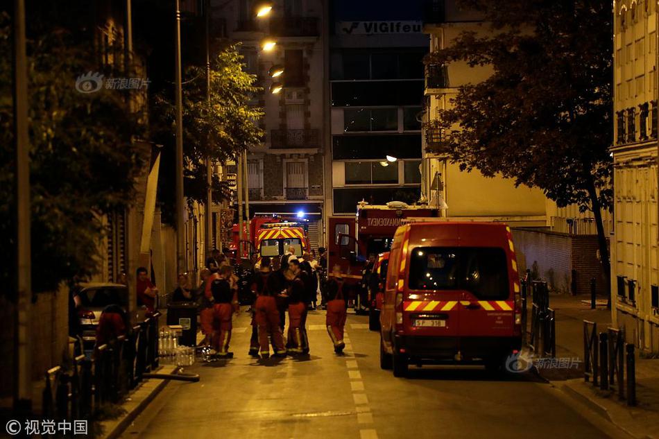 Pet store expands selection of organic food and natural toys