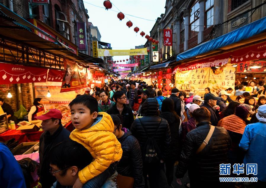 A major retailer announced plans to offer free shipping on all orders