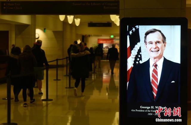A hospital launched a new program to help patients quit smoking with counseling and medication