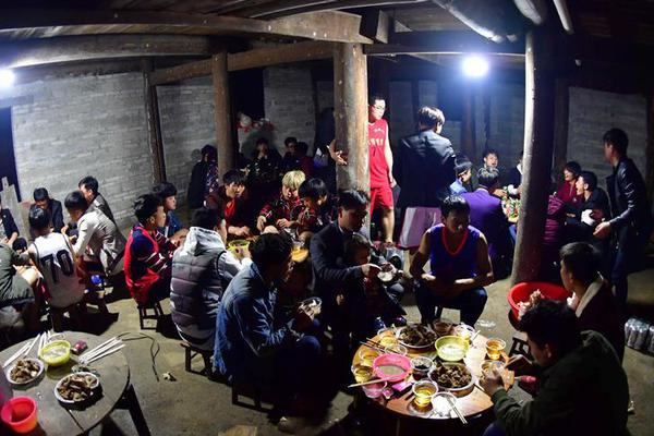 A taxi company updated its app to allow customers to schedule rides up to 7 days in advance