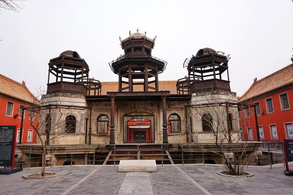 The local government introduced incentives for businesses to go green