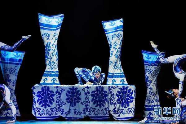 Public library starts new program to teach seniors how to use smartphones