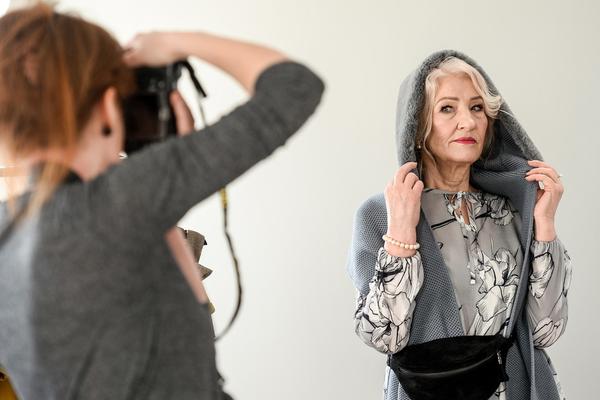 Radio station hosts fundraiser to collect food for local food bank