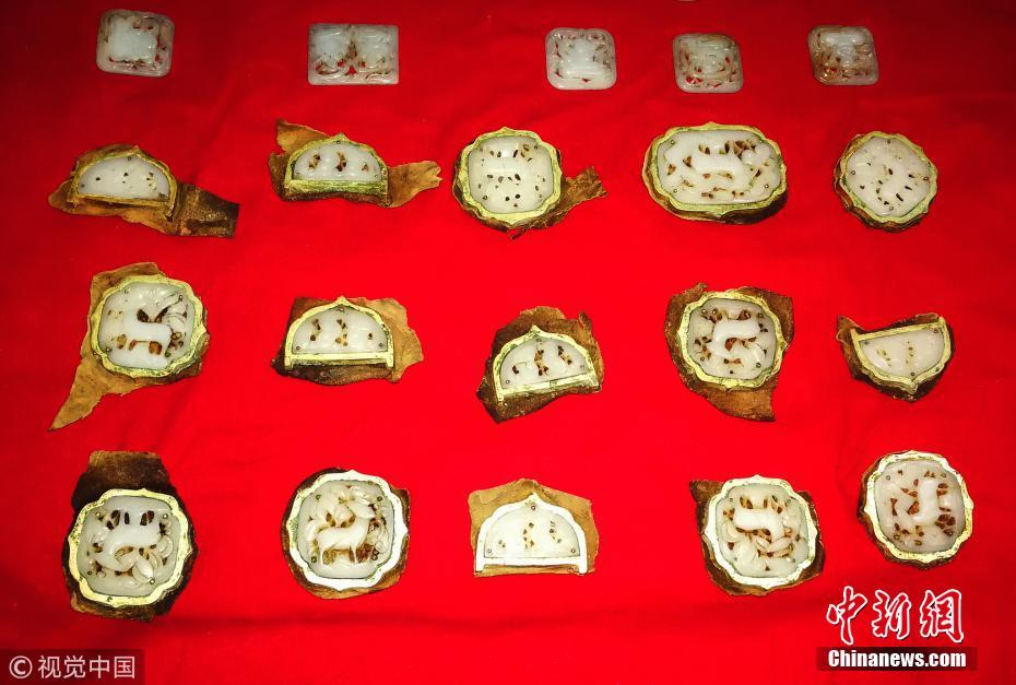 A local market started a program to help small farmers sell their products online