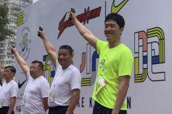 Researchers calculated that using public transit instead of driving reduces carbon emissions by 45%