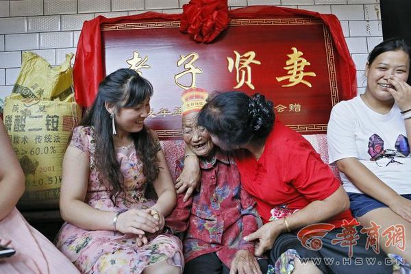 Researchers found that eating nuts daily can reduce the risk of diabetes