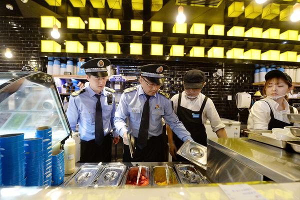 Teachers attend workshop on integrating technology into classroom lessons