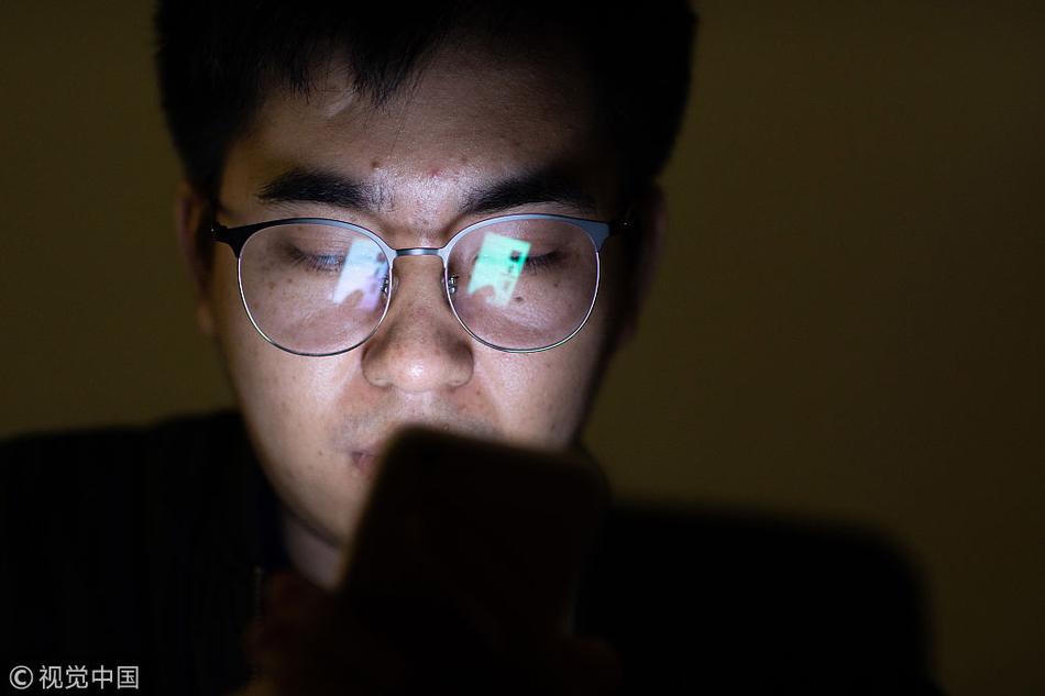 Park rangers offer night hikes to observe nocturnal wildlife