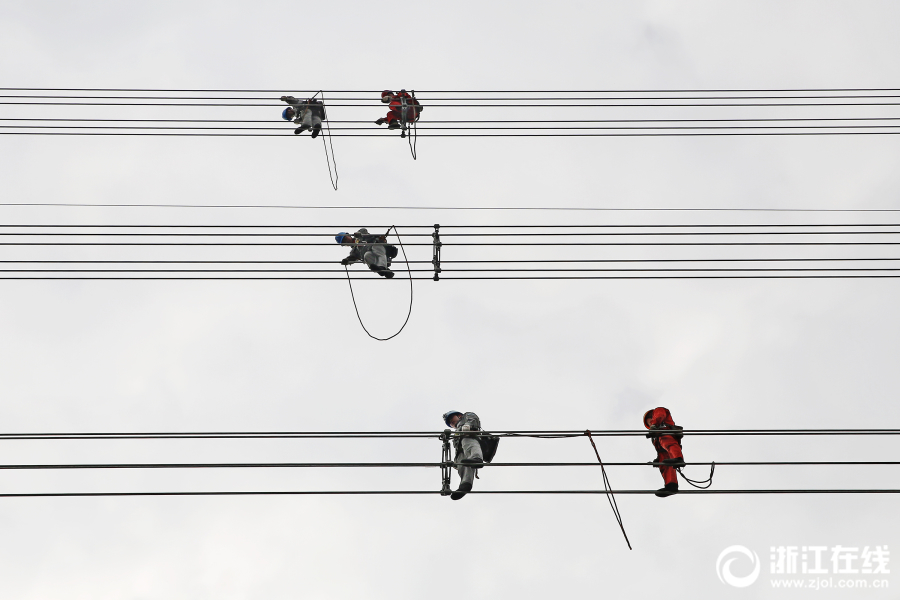 Scientists observed a rare comet passing close to Earth