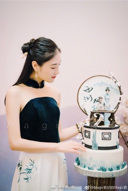 A famous musician announced a farewell tour with concerts in 45 cities across the globe