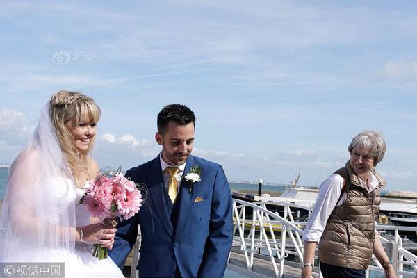 Power company invests in solar energy projects to reduce carbon emissions