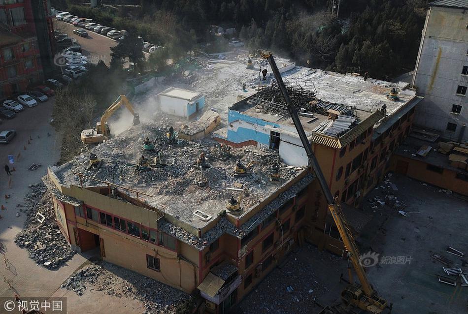 A famous clothing brand announced it will use 100% recycled fabric in its new collection