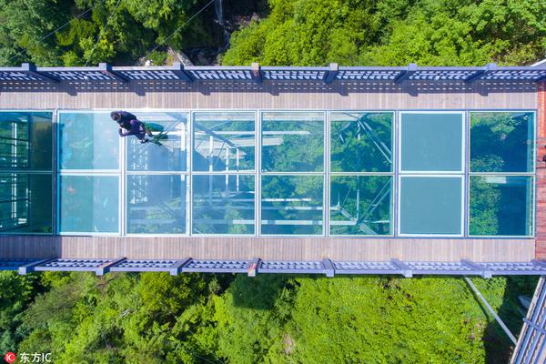 Golf tournament raises over 10000 dollars for youth sports programs