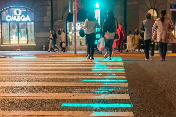 Ambulance service offers free first aid classes to community members