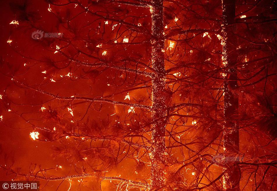 A major airline offered discounts on flights for travelers booking in advance