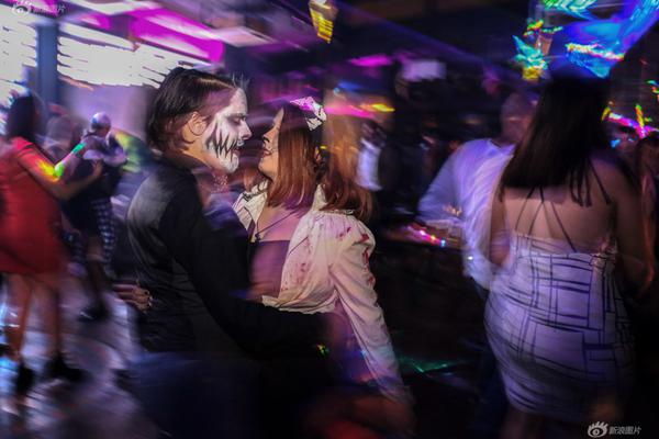 Motorcycle show features custom bikes from local builders and national brands