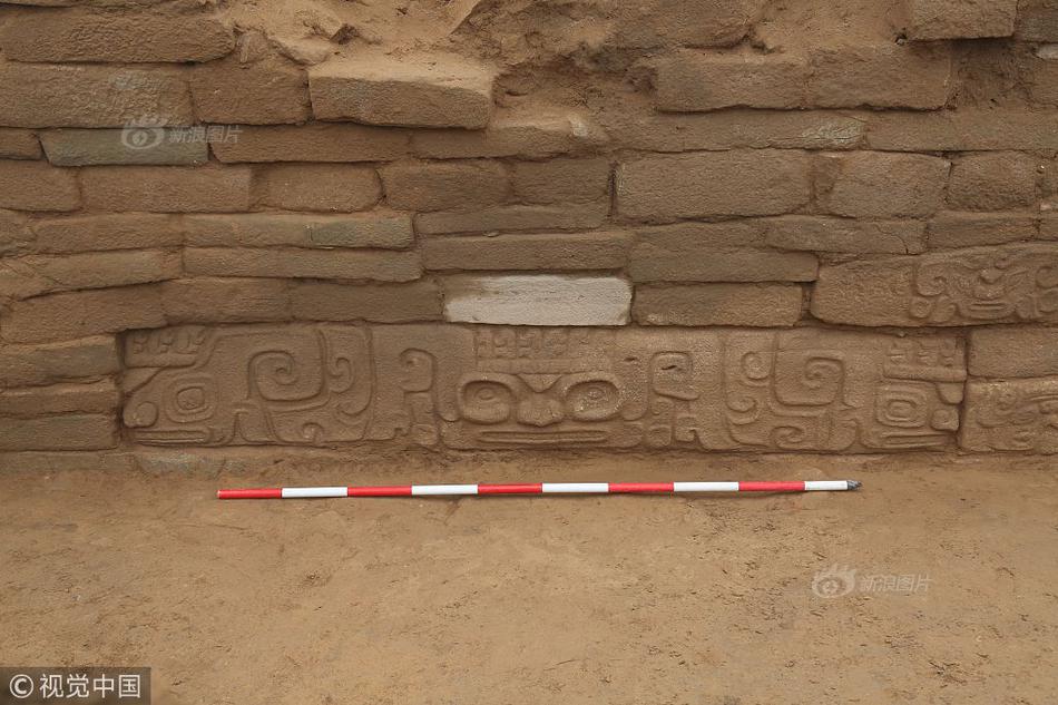 Skateboard competition features professional riders competing for cash prizes