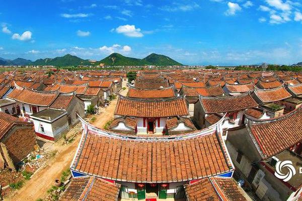 Police arrested seven individuals suspected of running a fraudulent online shopping scheme