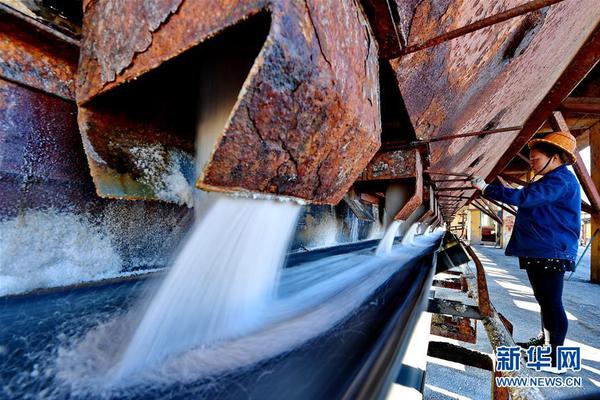 Candle store hosts workshop on making soy wax candles