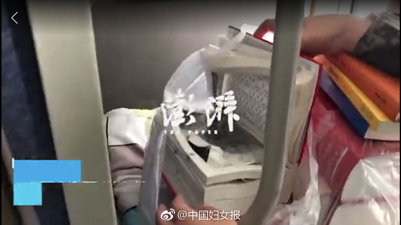 A hot air balloon made an emergency landing in a park with all passengers escaping unharmed