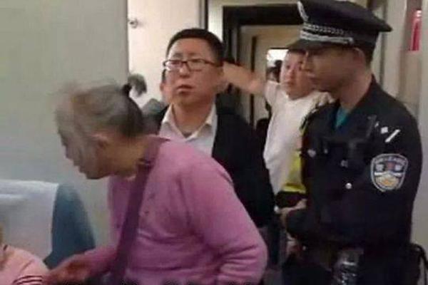 The city council banned the use of single-use plastic utensils in all restaurants