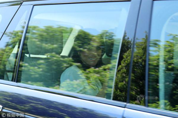 The government launched a program to help small businesses create online stores and sell products online