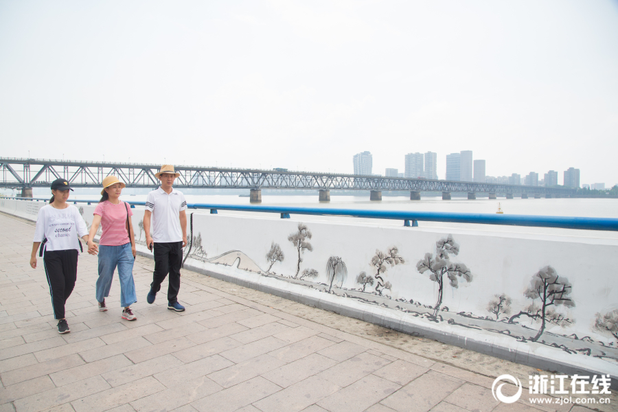 A coffee roaster partnered with a fair-trade organization to source beans from small-scale farmers