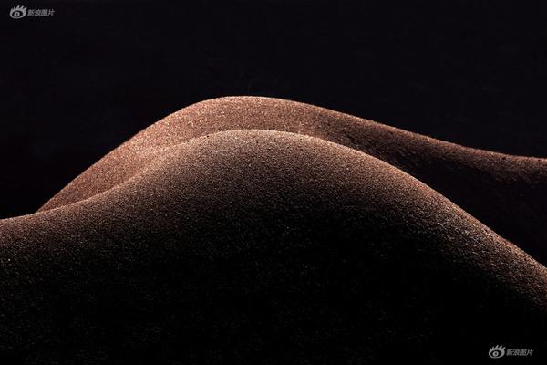 School organizes field trip to science museum for middle school students