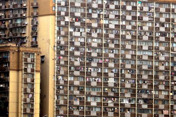 School organizes field trip to science museum for middle school students