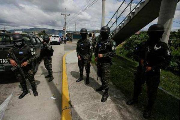 Teachers attend workshop on integrating technology into classroom lessons