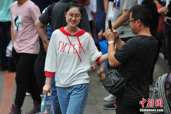 City council votes to increase minimum wage for municipal workers