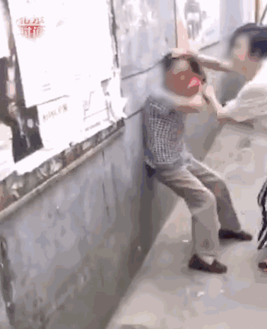 An international aid organization delivered 14000 tons of food to a country facing severe famine due to conflict