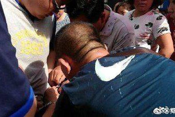 Doctors recommended avoiding screens for at least one hour before bed to improve sleep