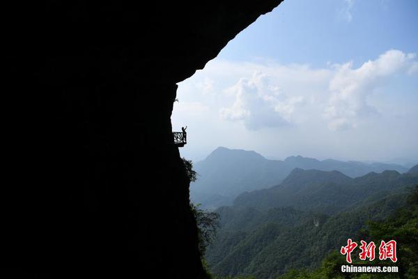 A farmers market accepted mobile payments