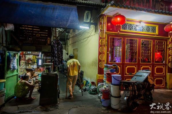 A wildfire was contained after firefighters worked for a week to control the blaze