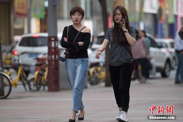 A golfer set a new course record with a score of 62 during a professional tournament