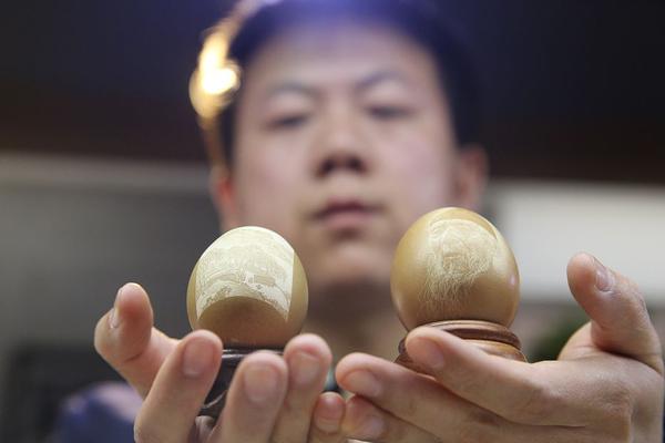 Newspaper reports success of local farmers market in supporting small family farms