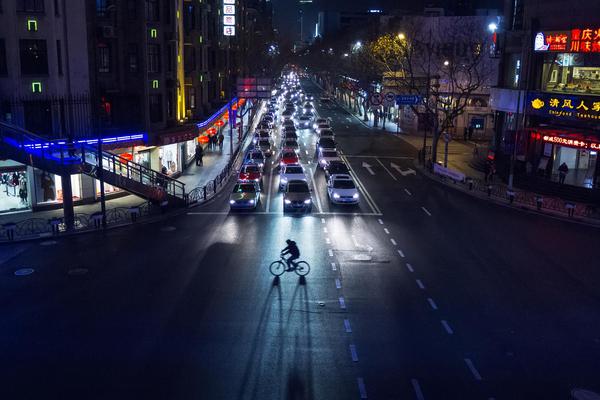 Postal service hires extra workers for holiday package delivery