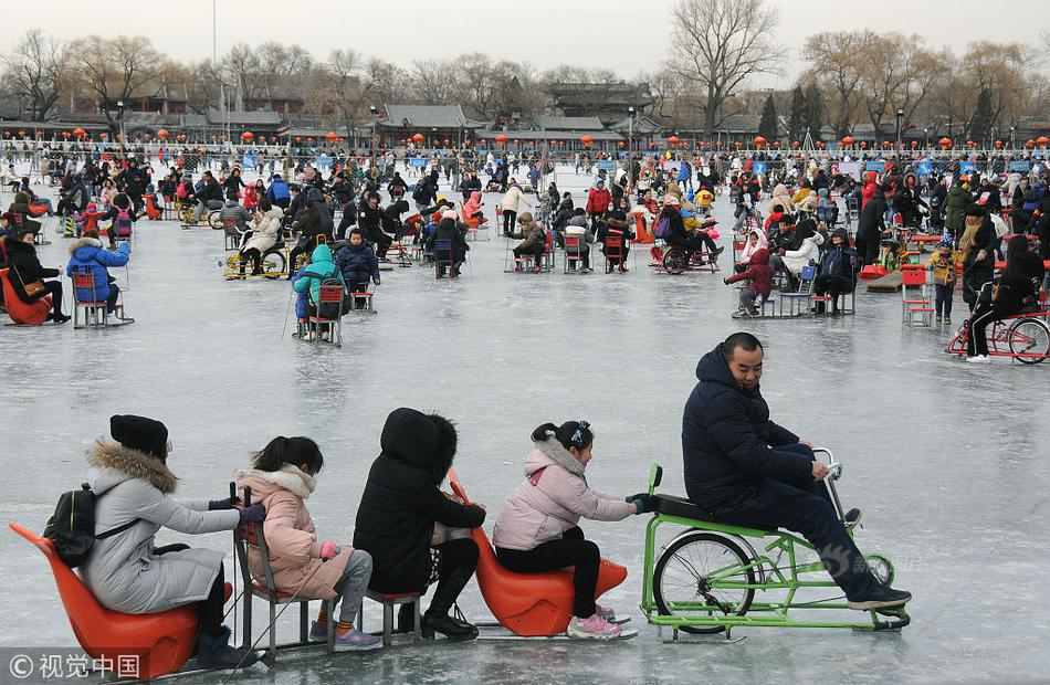 A city hosted a sports tournament that brought teams from 10 different states