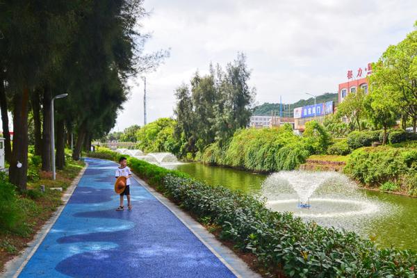 Weather officials issued a heatwave alert for the central regions