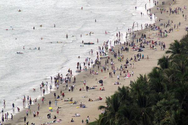Postal workers deliver packages ahead of schedule during busy holiday season