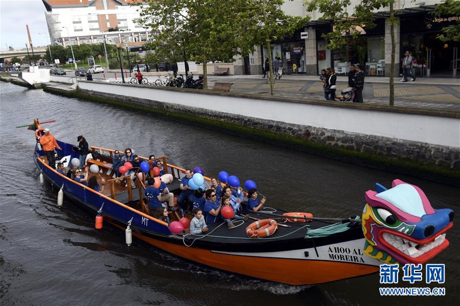 A local business association organized a networking event for small business owners and entrepreneurs