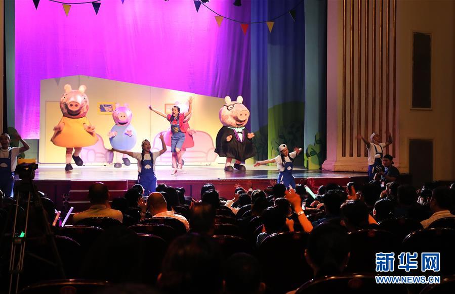 Toy store hosts character meet and greet event for kids during weekend