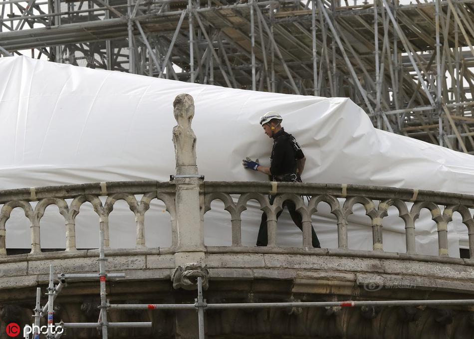 A local business association organized a workshop for small business owners on marketing