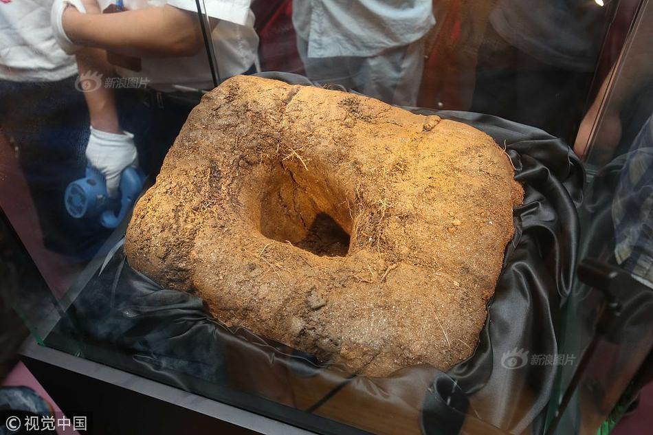 A major airline announced plans to replace its older planes with more fuel-efficient models