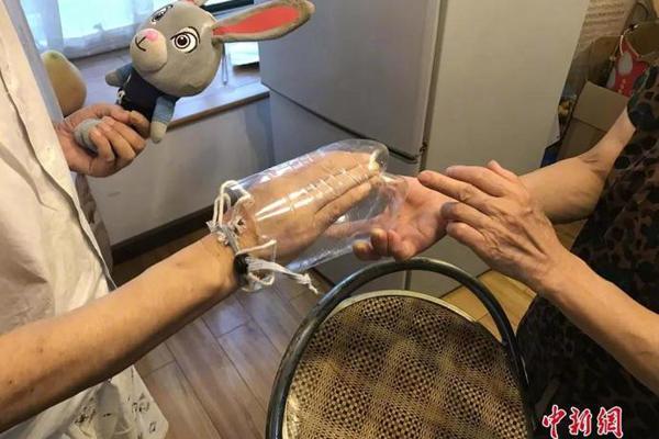 Marine biologists launch project to restore damaged coral reefs in tropical oceans