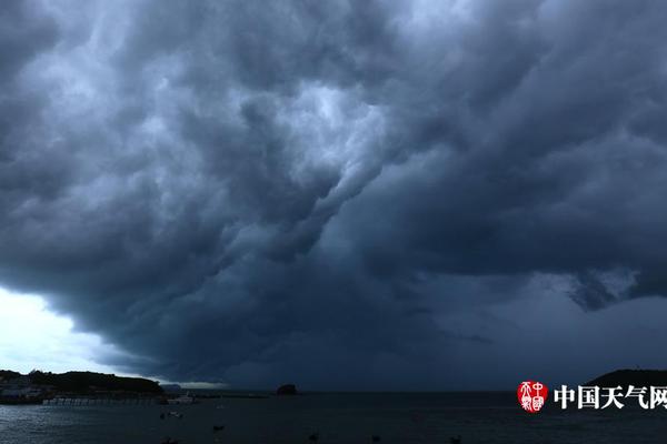 A new study indicated that reading aloud to young children helps develop their listening skills