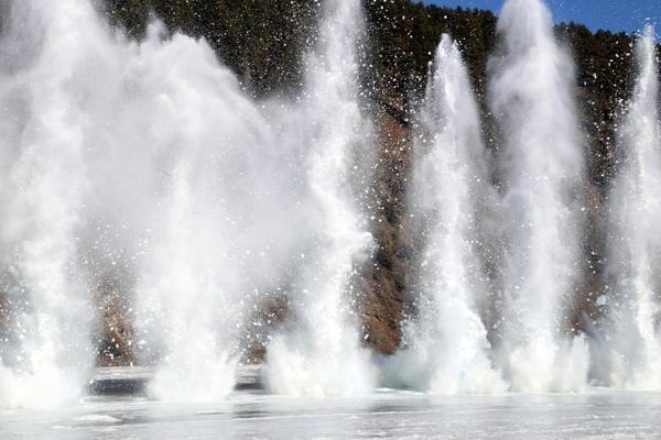 The stock market reached a new all-time high on Monday, driven by strong earnings reports from tech and healthcare companies.